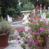La fontana pi� importante di villa Larocca, a ridosso della voliera